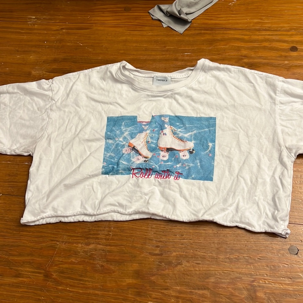 Forever 21 - Moxi Skates Cropped Tee